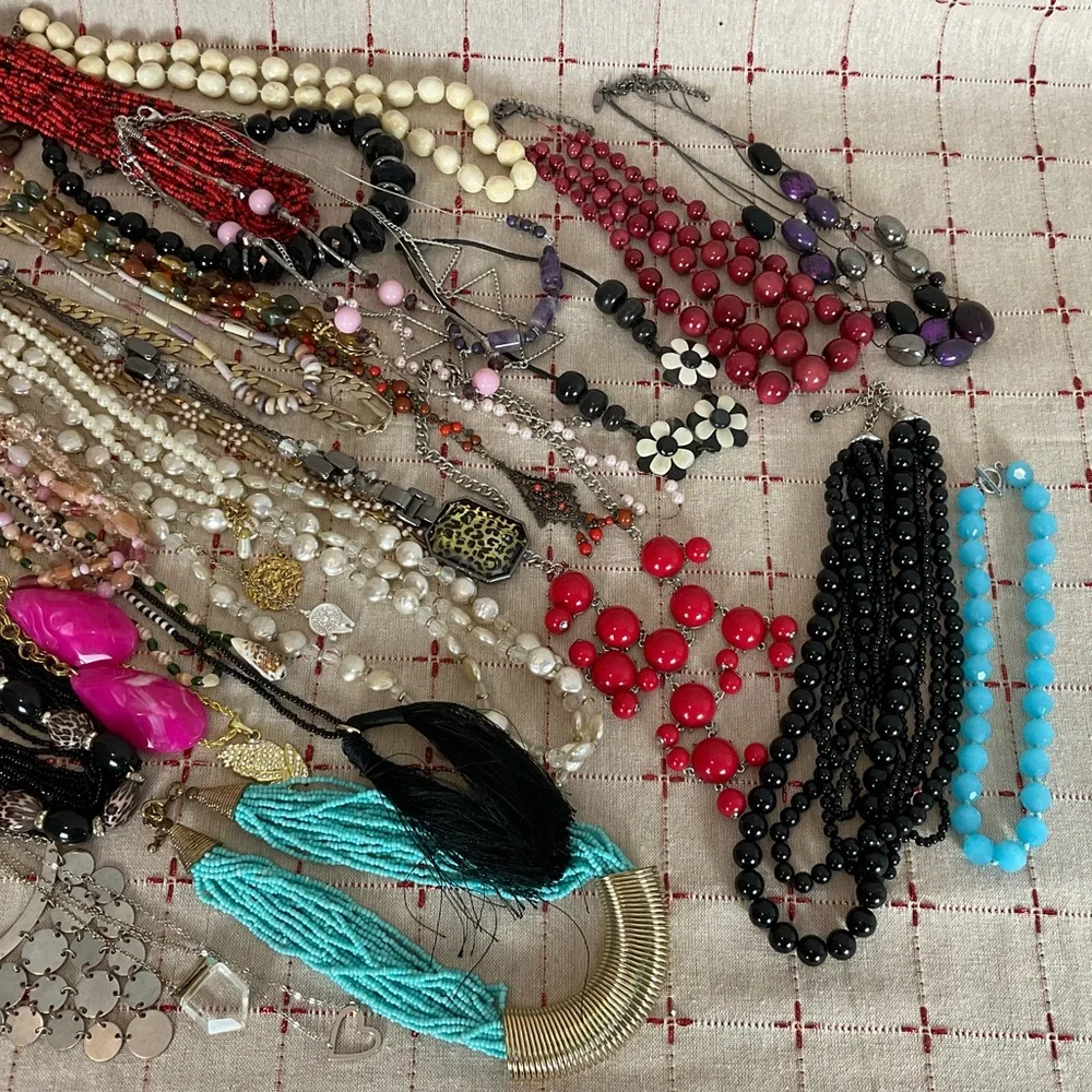 Mixed Lot of 4 lbs Costume Jewelry (all necklaces) Vintage + More PreLoved 38pc